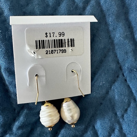 Queenia | Pearl drop earrings and necklace set | O/S - Picture 5 of 6